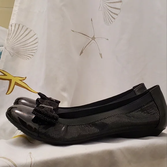 Shoes size 9.5 - Picture 4 of 11